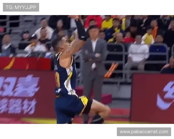 续约关键战中上演踩线暴扣全场沸腾连裁判都看呆这一扣震撼全场